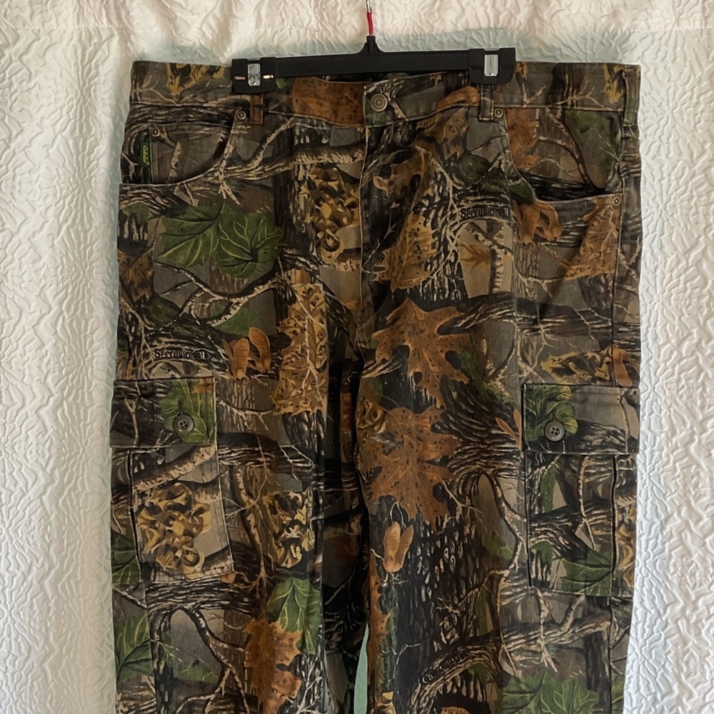 Cabela's Woodland Camouflage cargo hunting Pants - Picture 7 of 8
